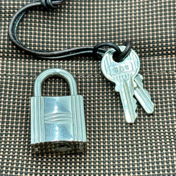 Hermes Fourre Tout Tote Toile MM with Padlock and  keys - Picture 8 of 16